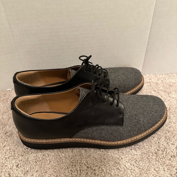 Clarks Black and Gray Leather Loafers, size 10, pre loved - Picture 5 of 5